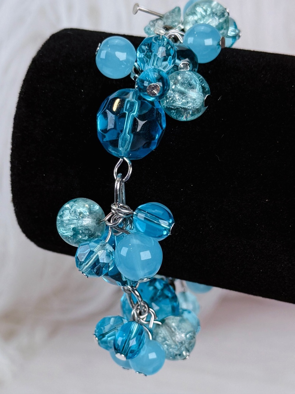 Pretty Silvertone and blue reflective beaded bracelet
